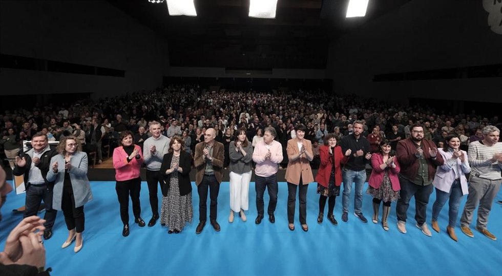 Archivo - El BNG reúne a sus candidatos a las próximas elecciones municipales, liderados por la portavoz nacional, Ana Pontón