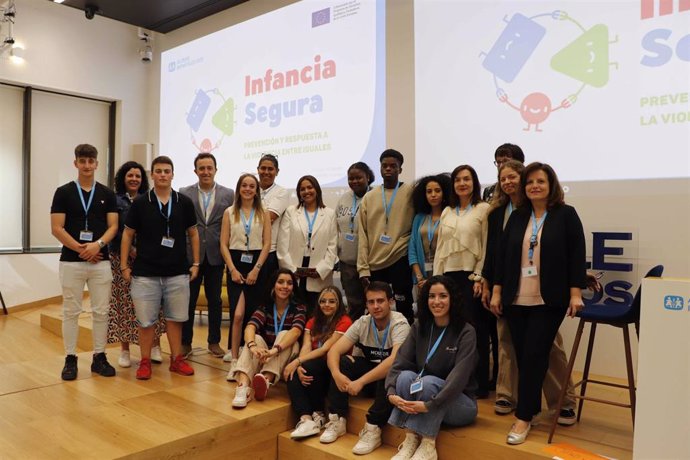 Algunos jóvenes participantes en el proyecto Infancia Segura de Aldeas Infantiles SOS.