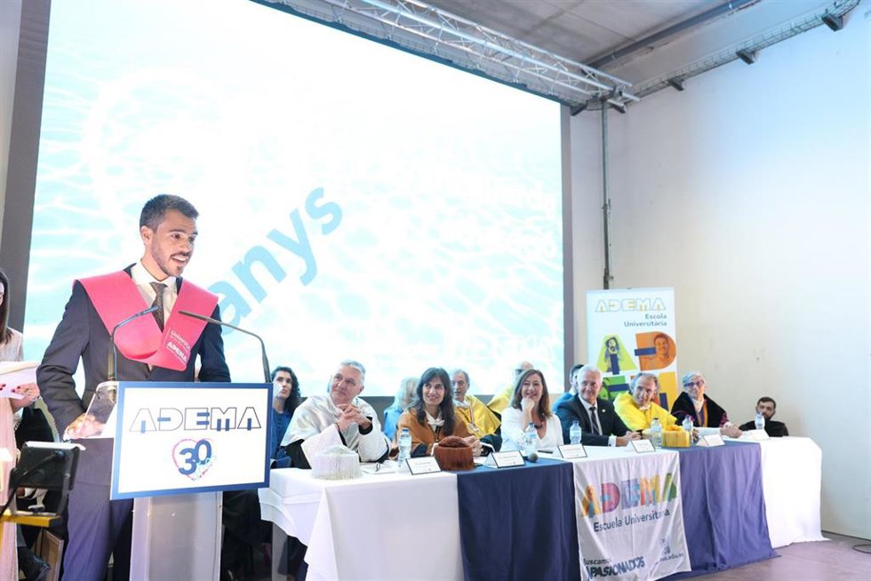 Armengol asiste en Adema a la graduación de más de 120 alumnos de Odontología.