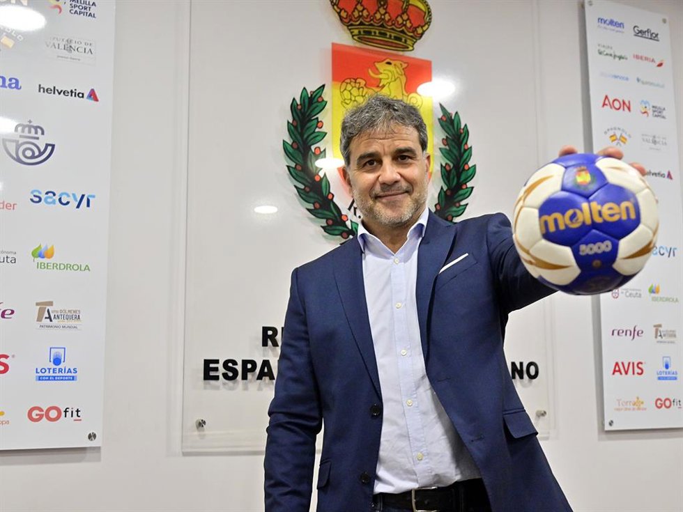 Ambros Martín, entrenador de la selección española de balonmano femenino.