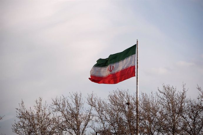 Archivo - January 29, 2023, Tehran, Tehran, Iran: An Iranian flag waves around Azadi (Freedom) Tower in western Tehran, Iran, on January 29, 2023. Since mid-September, Iran has been shaken by antigovernment protests which were ignited by the death of a wo