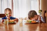 Foto: Cómo conseguir que tus hijos coman más fruta y verdura: la clave es cuánto dura la comida