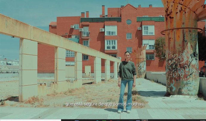 María Botto pone voz al spot regional de Podemos rodado en Vallecas y protagonizada por