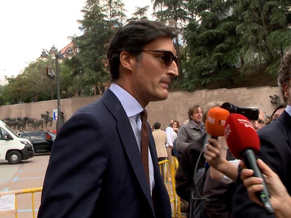 Rafa Medina acude a los toros y se entera por los medios de comunicación que la Fiscalía Anticorrupción pide 9 años de cárcel para su hermano
