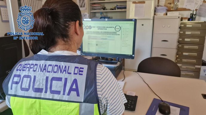 La Policía Nacionaldetiene en Elche a dos personas por suplantar la identidad y estafar a su compañera de piso