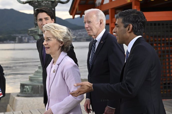 May 19, 2023, Hatsukaichi, Hiroshima Prefecture, Japan: Group of Seven leaders on a tour the Itsukushima Shrine on Miyajima Island during the first day of the G7 Summit, May 19, 2023 in in Hatsukaichi, Japan. Standing from left: Canadian Prime Minister 