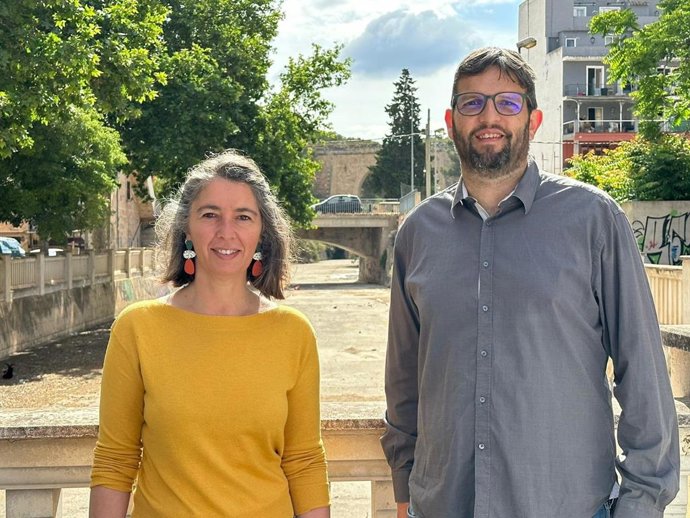 La candidata de MÉS-Estimam Palma a Cort, Neus Truyol, y el candidato de MÉS a la alcaldía de Llucmajor, Miquel Serra