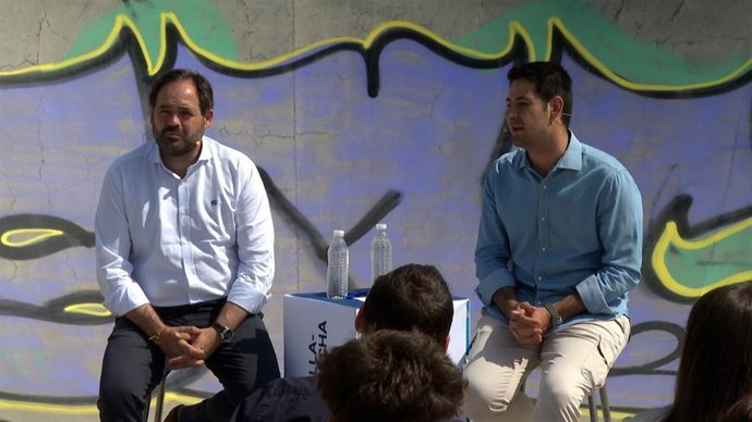 El candidato del PP a la Presidencia de Castilla-La Mancha, Paco Núñez, en Villanueva de la Torre
