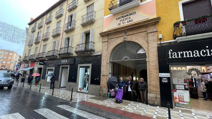 Archivo - Acceso al Mercado de San Francisco por la calle Álamos/Archivo