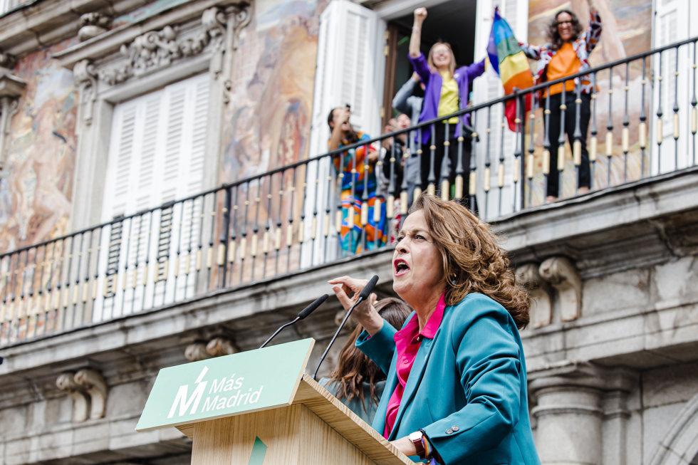  La activista por los derechos de las personas trans y 'número 5' en la lista de Más Madrid a la Presidencia de la Comunidad, Carla Antonelli, en la Plaza Mayor 