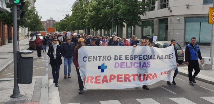 Unas 500 personas marchan en Valladolid en defensa de la Sanidad Pública y para pedir "mejores condiciones" para los profesionales sanitarios