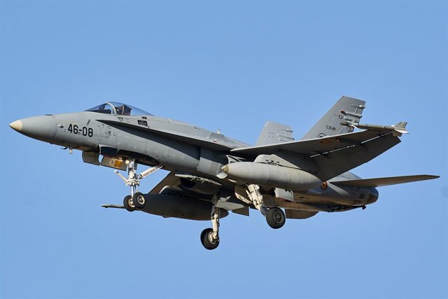 Restos del avión F-18 del Ejército del Aire que se ha estrellado esta mañana en la base aérea de Zaragoza, a 20 de Mayo de 2023, en Zaragoza, Aragón (España). 