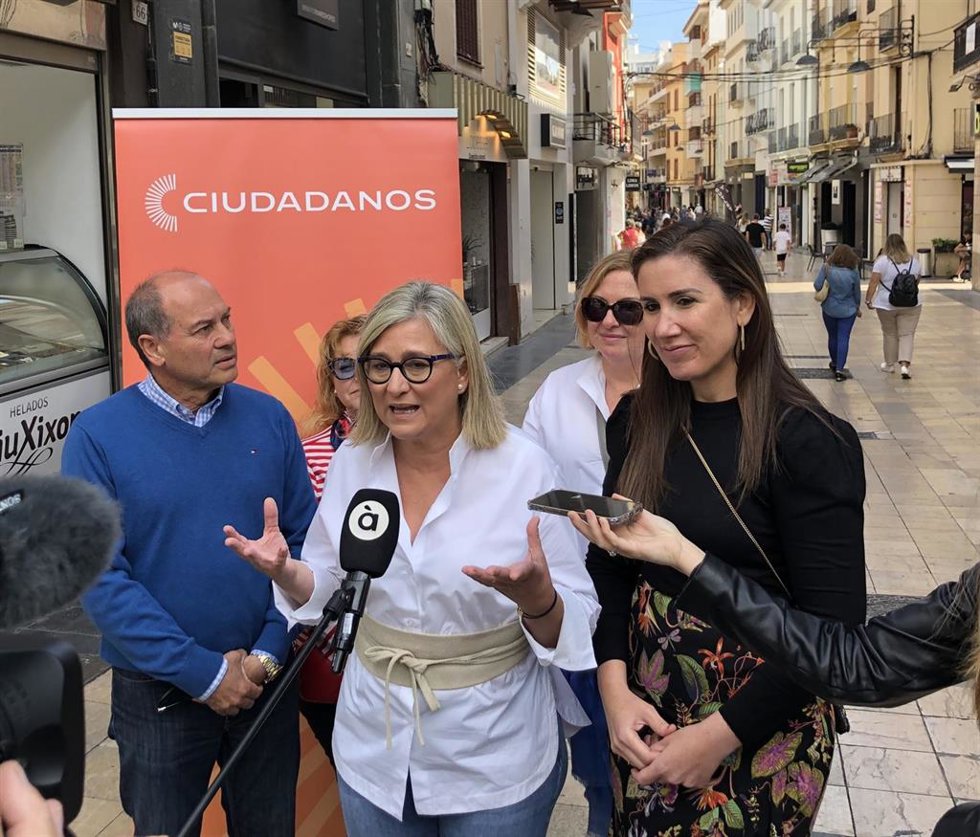 La candidata de Ciudadanos (CS) a la Presidencia de la Generalitat Valenciana, Mamen Peris, visita Gandia (Valencia)