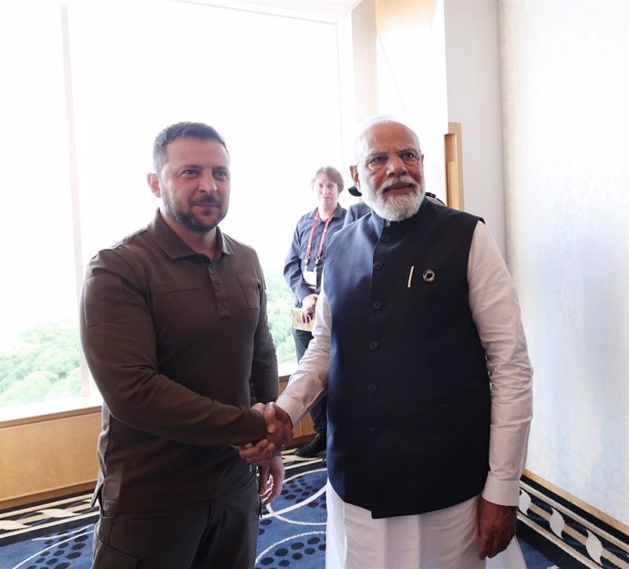 El presidente de Ucrania, Volodimir Zelenski, y el primer ministro indio, Narendra Modi