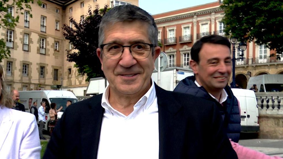 López se pregunta si Ayuso viene este sábado a Bilbao a afirmar que ETA "está vi