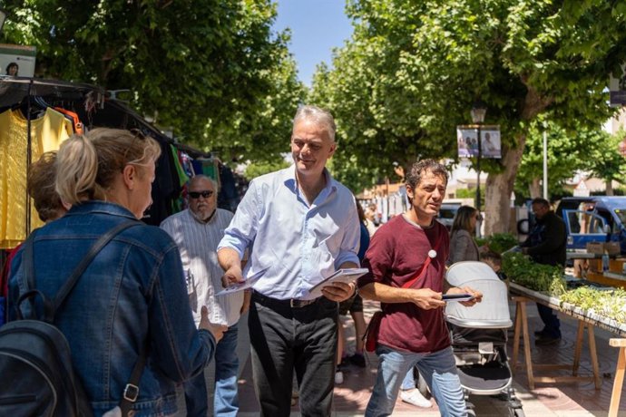 El candidato a la Generalitat Valenciana por Unides Podem-Esquerra Unida, Héctor Illueca, visita la Hoya de Buñol