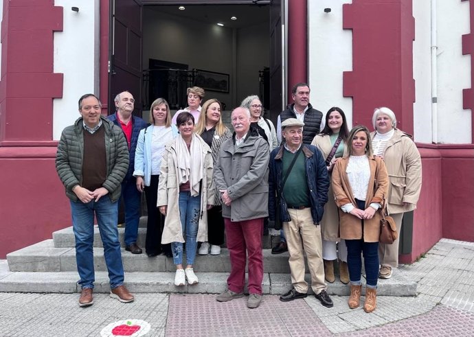 La ministra de Política Territorial y portavoz del Gobierno Isabel Rodríguez, en Villaviciosa junto a la número 1 de la candidatura del PSOE por la circunscripción Oriental, Gimena Llamedo, y el alcalde y candidato a la reelección Alejandro Vega.
