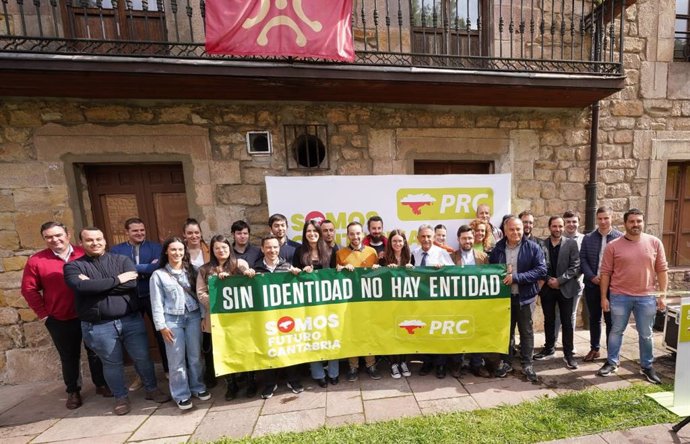 El presidente de Cantabria y candidato a la reelección del PRC, Miguel Ángel Revilla, participa en un acto en defensa de la identidad regional junto a Juventudes Regionalistas.