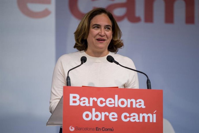 La alcaldesa de Barcelona y candidata de BComú a la reelección, Ada Colau, en un mitin en el Mirador del Carmel, a 20 de mayo de 2023, en Barcelona, Cataluña (España).