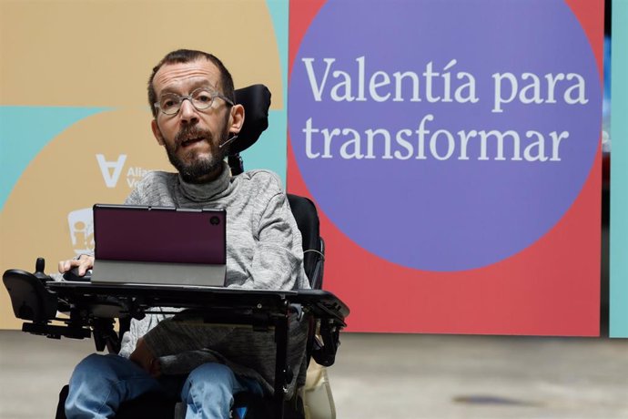 El portavoz de Unidas Podemos en el Congreso, Pablo Echenique, interviene durante un acto de Podemos, en la pérgola de San Basilio, a 13 de mayo de 2023, en Murcia, Región de Murcia (España). 