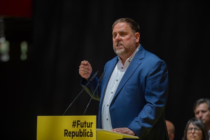 El presidente de ERC, Oriol Junqueras durante un acto de campaña electoral de ERC, en la Fira de Cornell, a 20 de mayo de 2023, en Cornell de Llobregat, Barcelona, Catalunya (España).  