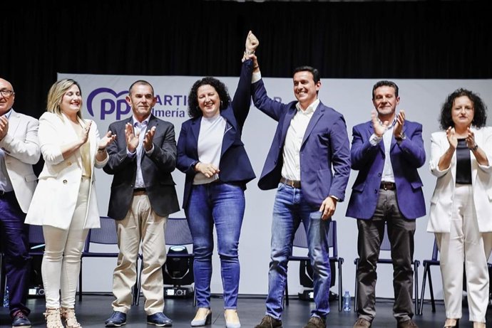 Nuria Rodríguez en un acto electoral en Balanegra.
