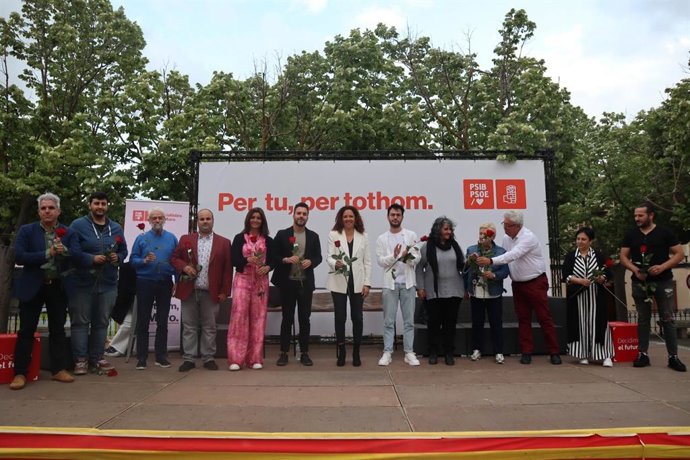 La secretaria general de la FSM, presidenta del Consell y candidata a la reelección, Catalina Cladera, en la presentación de la candidatura socialista al Ayuntamiento de Muro, que encabeza Martí Siquier
