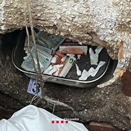 Dinero encontrado en el punto de venta de droga.