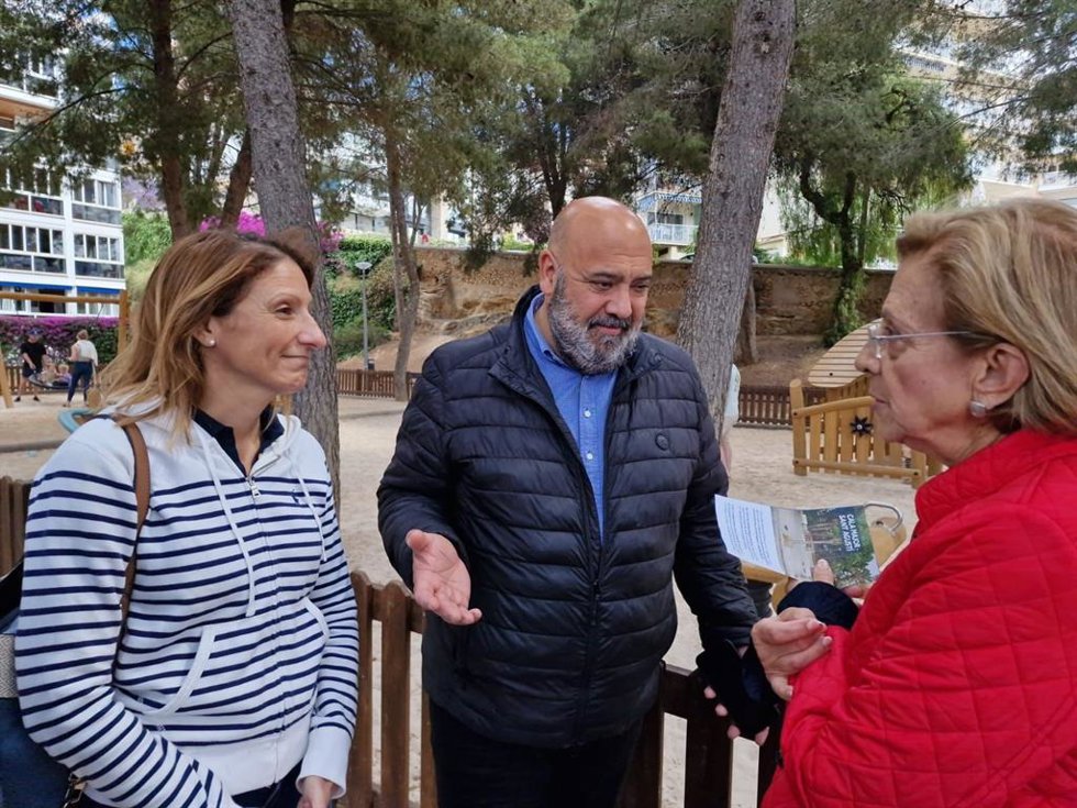 El candidato del PP a la alcaldía de Palma, Jaime Martínez, en una visita a Cala Major