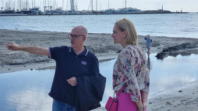 La candidata de CS a la alcaldía de Palma, Eva Pomar, en su visita al Torrent des Jueus