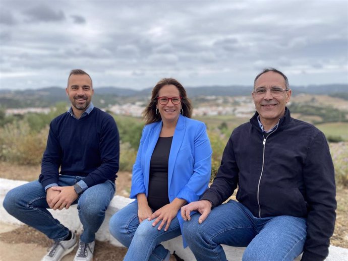 La presidenta del Consell de Menorca y candidata a la reelección, Suasana Mora, en una visita a Es Mercadal