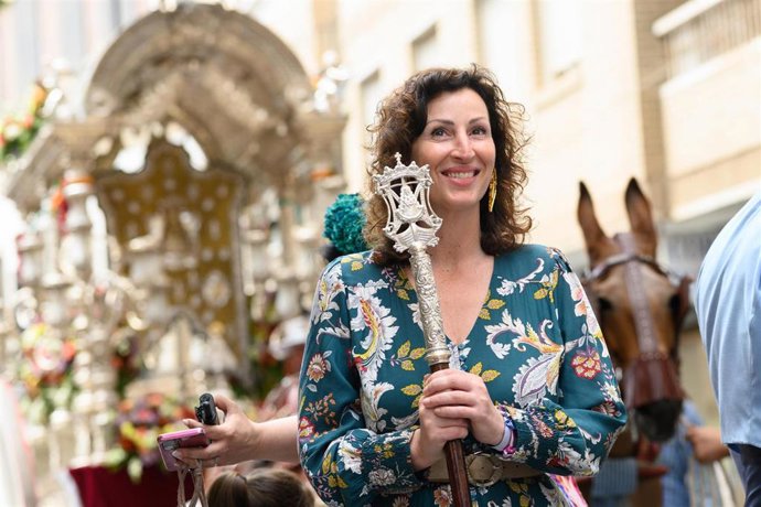 La alcaldesa asiste a la Misa de Romeros y Salida de Carretas de la Hermandad del Rocío de Almería