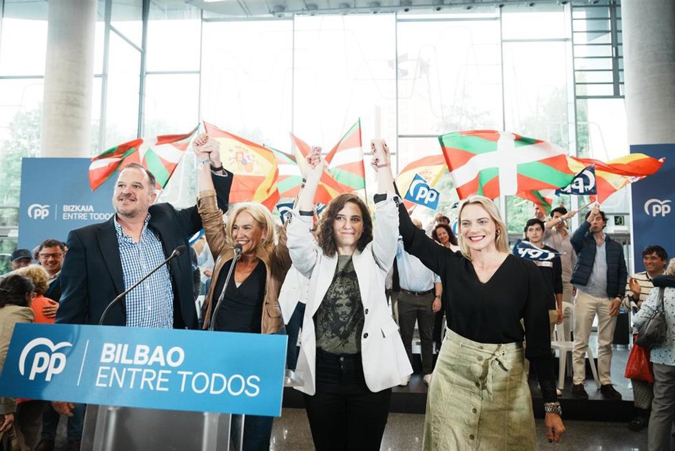 La presidenta de la Comunidad de Madrid, Isabel Díaz Ayuso, en un mitin en Bilbao