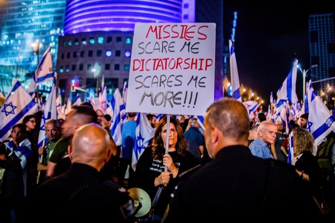 Manifestantes contra la reforma judicial en Israel