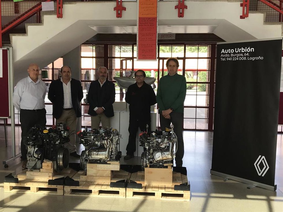 La Fundación Renault entrega 3 motores al IES Cosme García