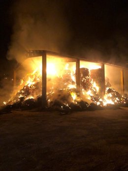 Controlado en incendio en una nave en Castillazuelo.