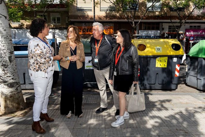 El servicio de Agentes Ambientales supera las cien visitas a comercios en su primer mes de actividad.