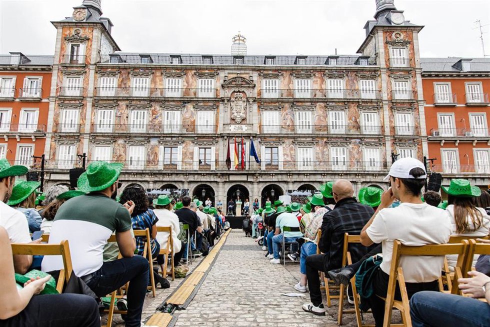 Asistentes a un mitin de Más Madrid en la Plaza Mayor