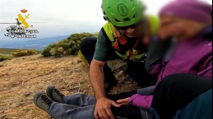 La Guardia Civil rescata a una mujer que no podía continuar con una ruta senderista en la sierra de Guijo de Santa Bárbara