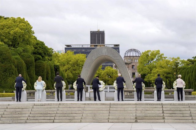 Los líderes del G7 en el monumento a las víctimas del bombardeo nuclear de Hiroshima