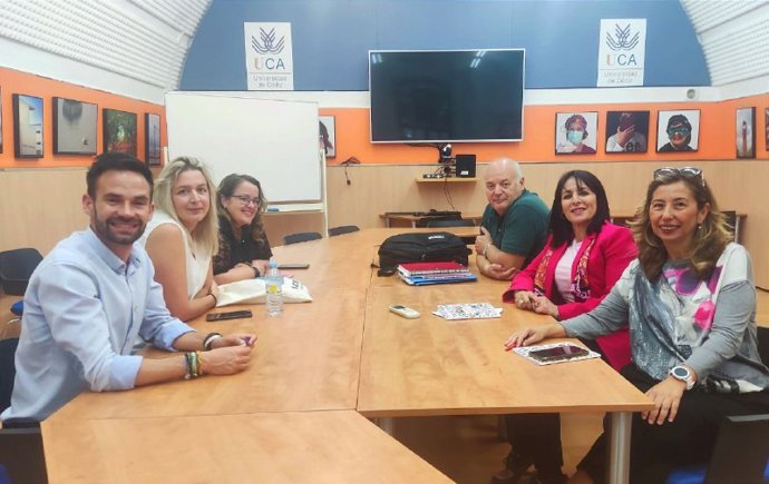 Candidatos de Adelante Izquierda Gaditana se reúnen con representantes de la plantilla de la Universidad de Cádiz.