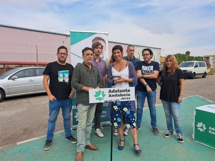 Rueda de prensa de Teresa Rodríguez, portavoz de Adelante Andalucía, y Carlos Fernández, candidato a la Alcaldía de Jerez