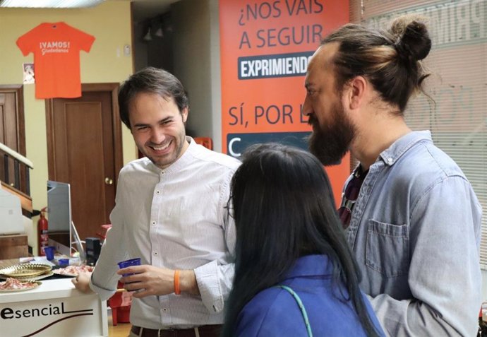 El candidato de Cs a la presidencia del Gobierno riojano, Ángel Íñiguez, durante el encuentro 'Por los tuyos Fest'