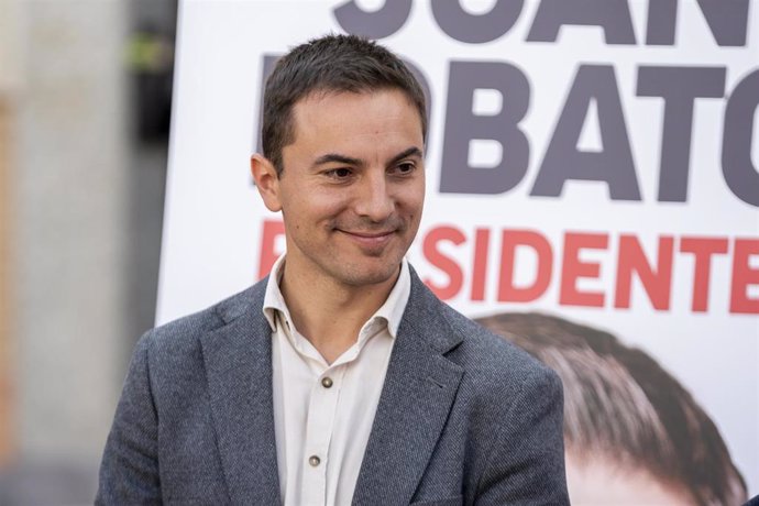 El candidato del PSOE a la Presidencia de la Comunidad de Madrid, Juan Lobato, durante un acto de campaña del PSOE, en la plaza Puerto Chico, a 19 de mayo de 2023, en Madrid (España). El acto se ha celebrado de cara a las próximas elecciones municipales