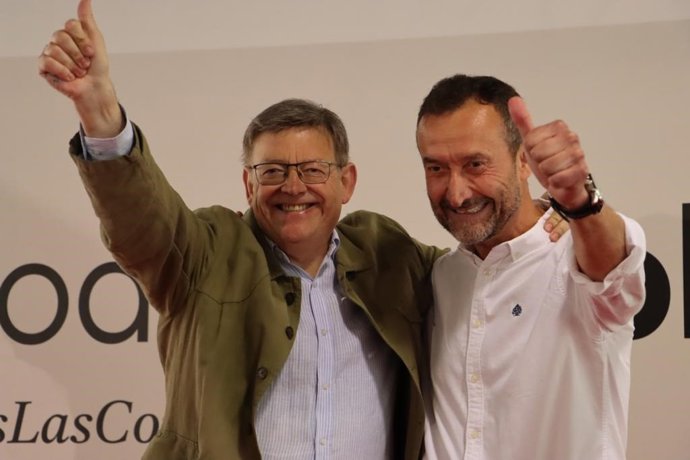 El 'president' de la Generalitat y secretario general del PSPV-PSOE, Ximo Puig, y el alcalde y candidato a la Alcaldía de Elche, Carlos González
