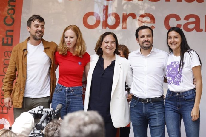 La secretaria de Organización de Podemos y secretaria de Estado para la Agenda 2030, Lilith Vestrynge; la alcaldesa de Barcelona y candidata a la reelección, Ada Colau, y el ministro de Consumo y coordinador federal de Izquierda Unida, Alberto Garzón