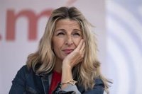 Díaz reprocha al PSOE que la sanidad pública "se defiende todos los días, no solo con anuncios electorales"