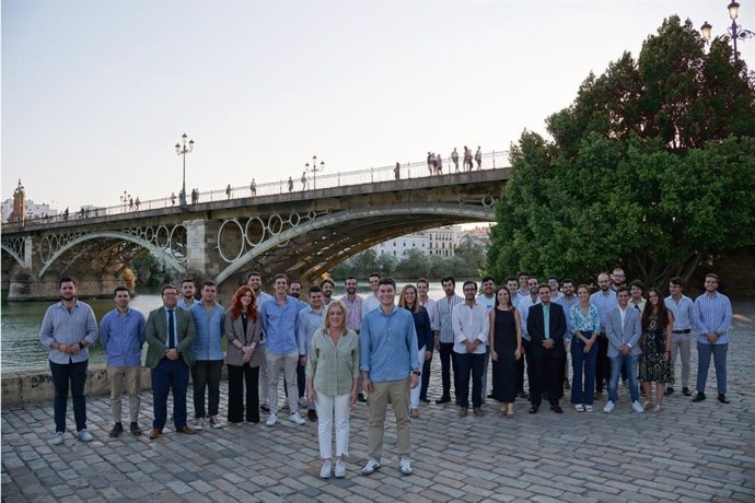 Acto de Nuevas Generaciones del PP, en el Paseo Colón, para presentar los candidatos jóvenes de esta formación en la provincia.