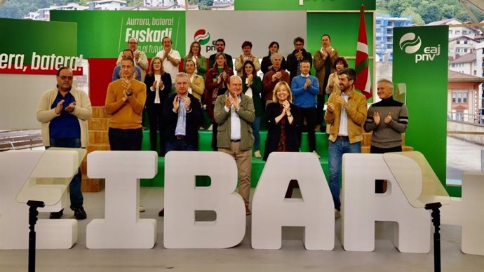 Acto electoral del PNV en Eibar (Gipuzkoa) en el que han participado el presidente del EBB del PNV, Andoni Ortuzar. Y el Lehendakari, Iñigo Urkullu