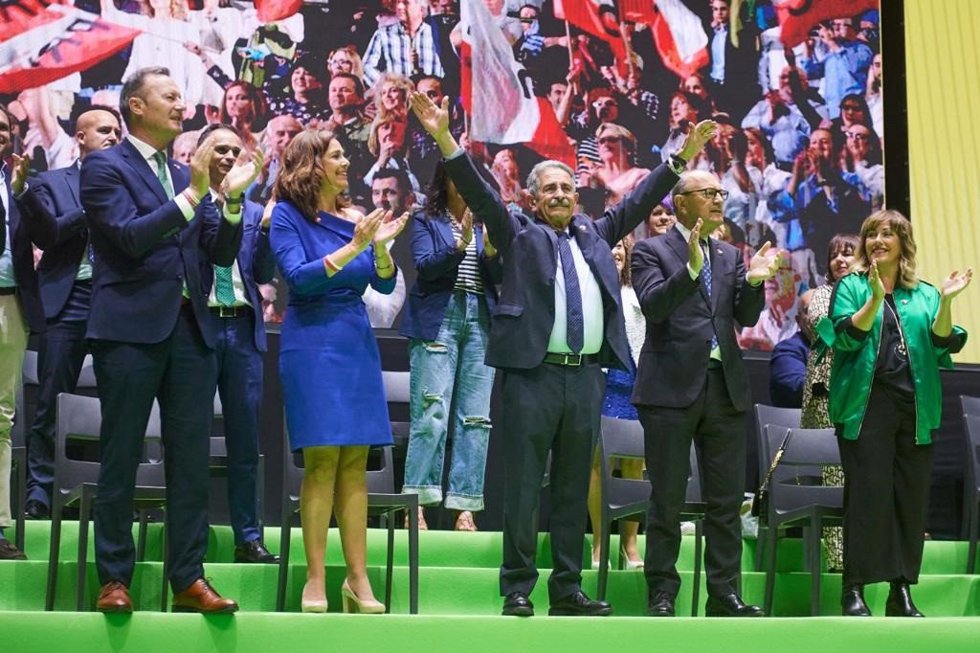 Miguel Ángel Revilla, aclamado en el acto del PRC en el Palacio de Festivales.